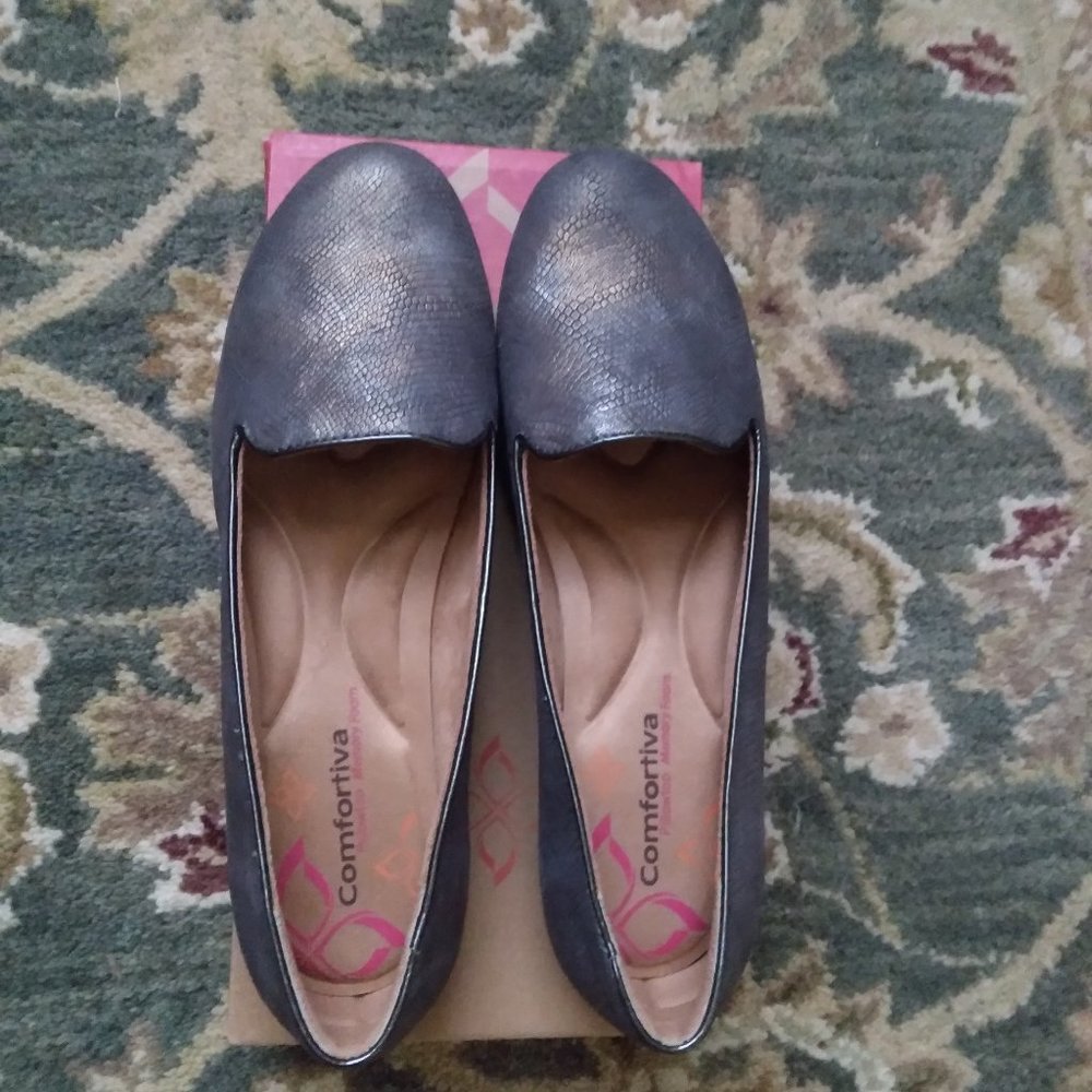 NIB Comfortiva MARYBETH Leather Charcoal Flats in Sz 11W/ 43 Euro
